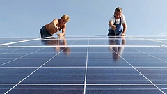 Tízezer kis cég térhet át teljesen napelemes ellátásra