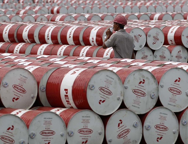 Az OPEC növeli a kitermelést, jöhet az olajárcsökkenés?