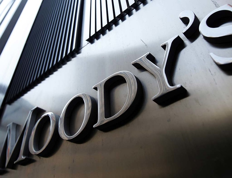 Hét magyar bankot leminősítésre jelölt a Moody\'s