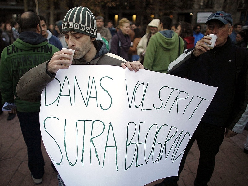Növekvő bizonytalanságot lát Szerbiában a Fitch