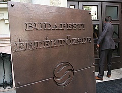 Öntik a BUX-ot a magyar csődről szóló találgatások nyomán