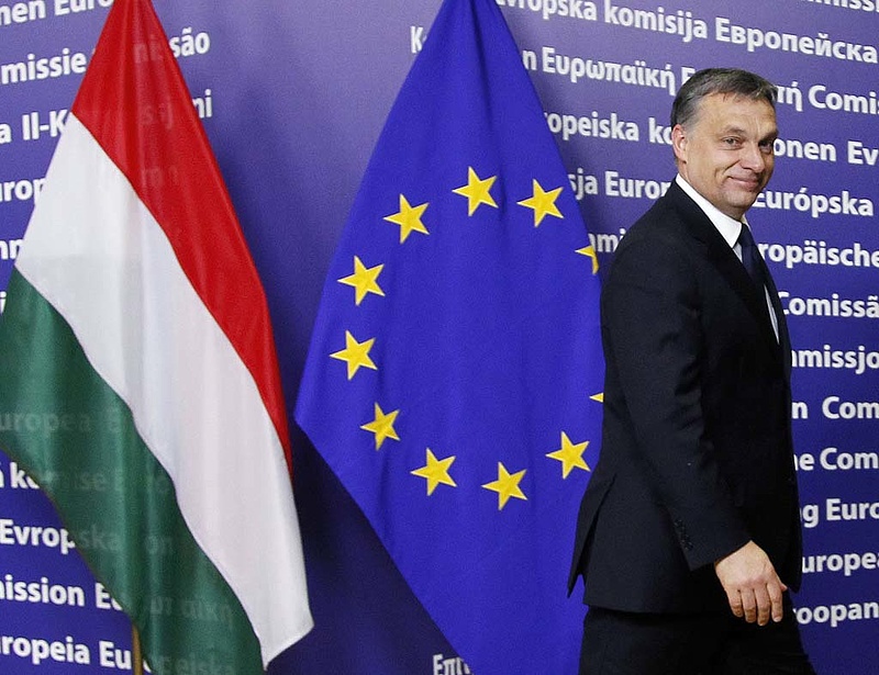 Brüsszel nem veszi be Orbán színjátékát, kölcsönös a bizalmatlanság