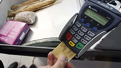 Korlátozhatják-e a boltok a bankkártyás fizetést?