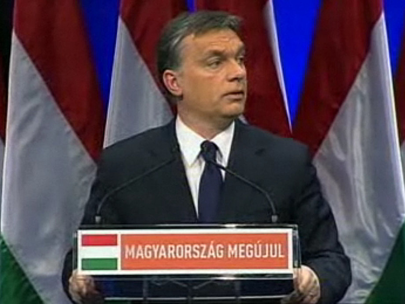 Orbán bepótolhatja mulasztását - várják a szülők megszüntetendő iskolába
