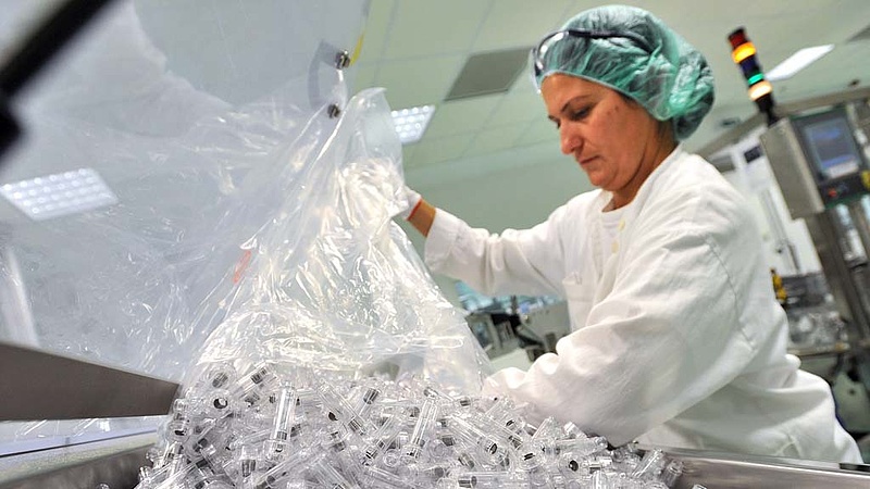 A Sanofi ötmilliárd forintból fejleszti miskolci gyárát