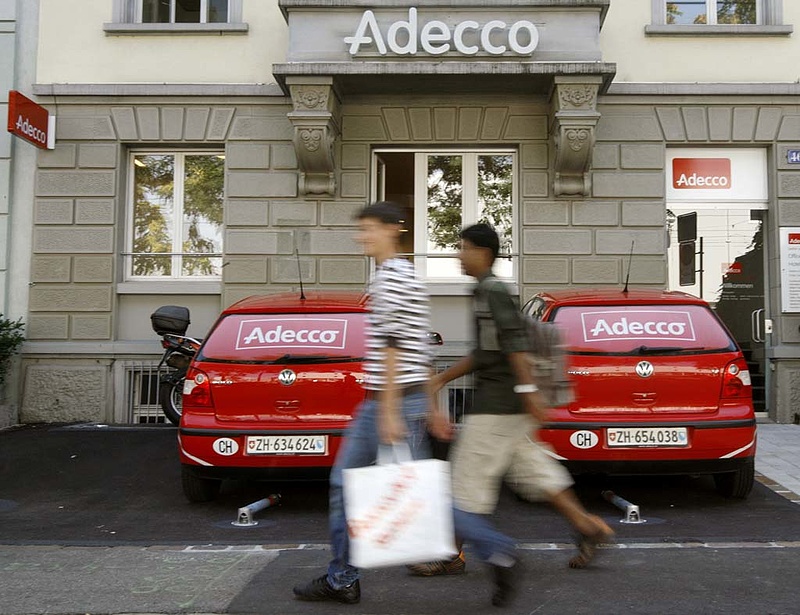 Az Adecco több ezer munkavállalója vonul ki az utcákra