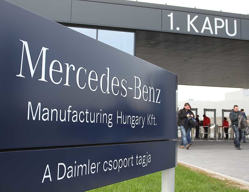 Itt a megállapodás: vaskos bérfejlesztést kapnak a Mercedes mérnökei