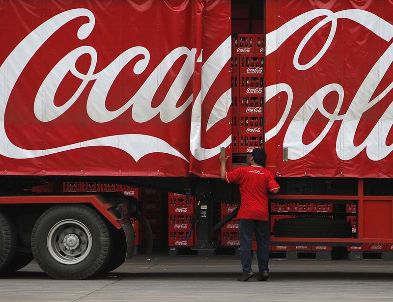 Alkut kötött a kormány és a Coca-Cola