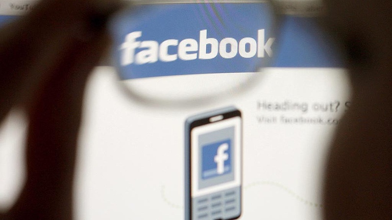 Többet akar kotorászni a rendőrség a Facebookon