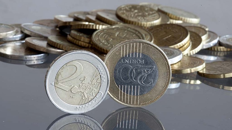 318 forint alá esett az euró jegyzése