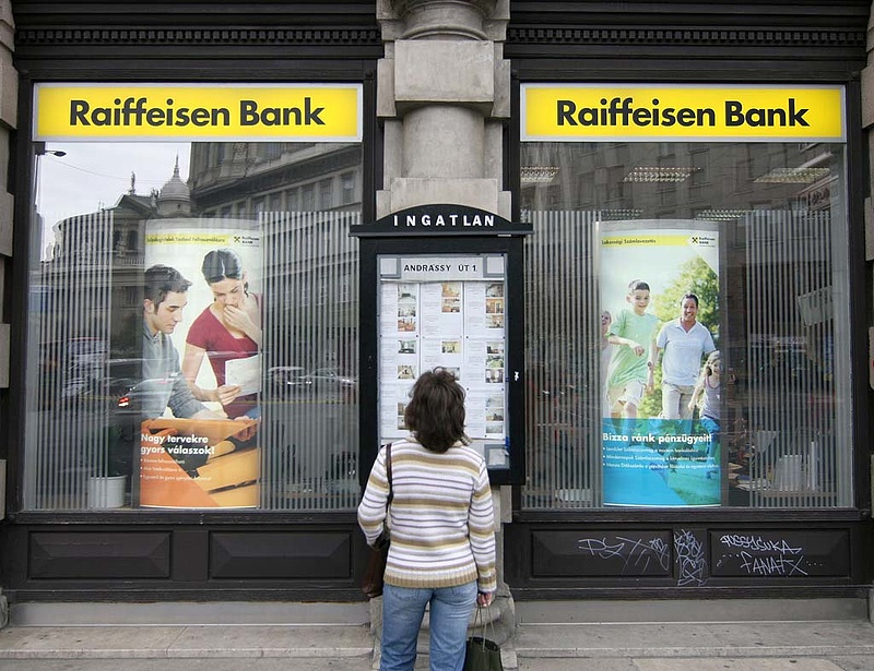 Bankadó-csökkentés: megszólalt a Raiffeisen-vezér
