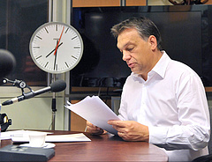 Orbán részben enged Barrosónak