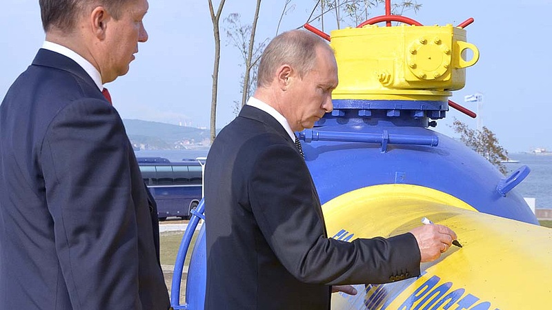 A Gazprom feltöltés helyett éppen kiszivattyúzza az európai gáztározókat?
