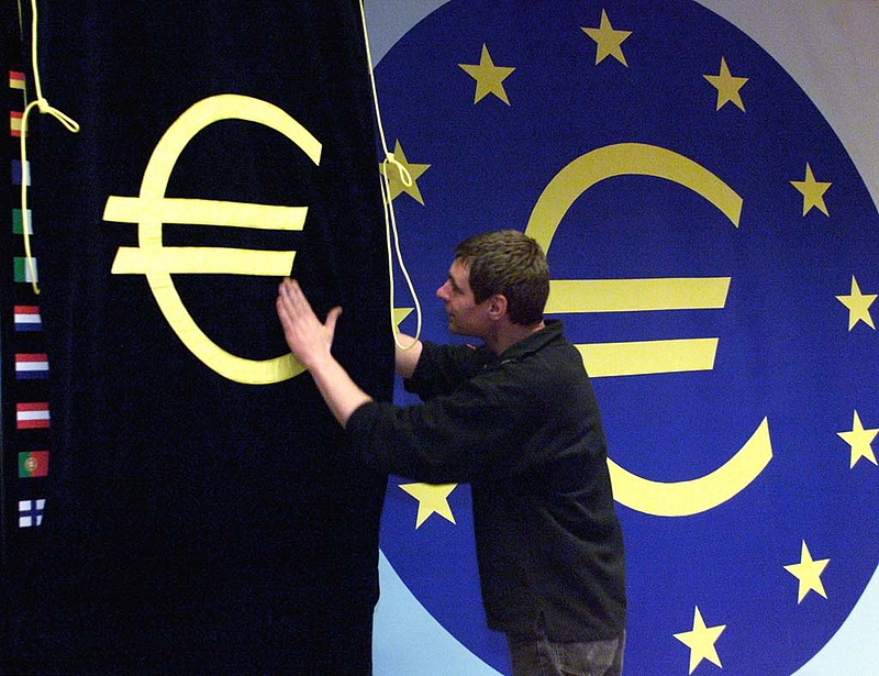 Újabb ország vezetheti be az eurót