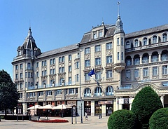 A Mathias Corvinus Collegium megvette a Hotel Aranybikát