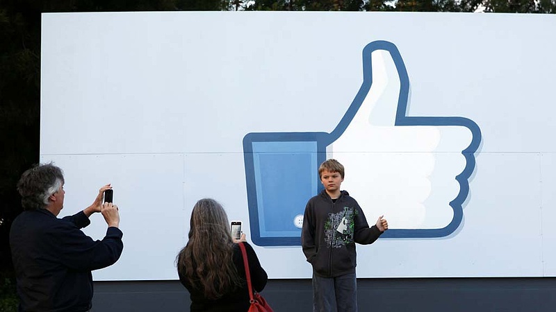 A Facebook az ember idegrendszerére csatlakozik