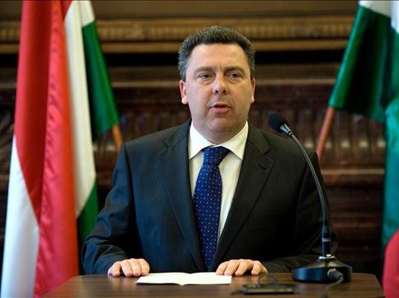 Felmentették Orbánék egyik bizalmi emberét