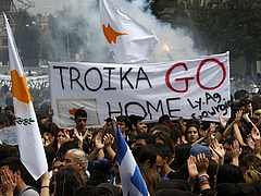 Nem enyhül a Ciprus körüli káosz, erősödik az elégedetlenség