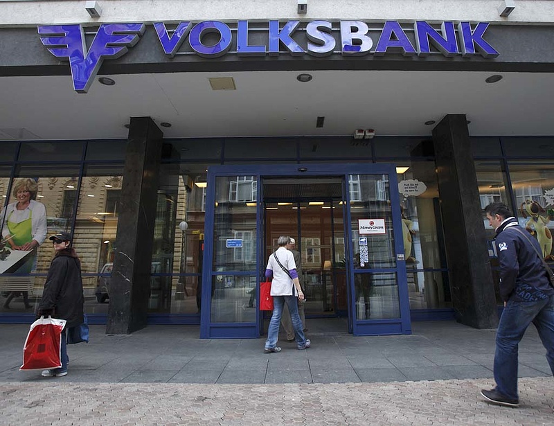 Eladja román leányát a Volksbank 