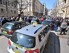 Döntött a főváros: drágább sárga taxik jönnek
