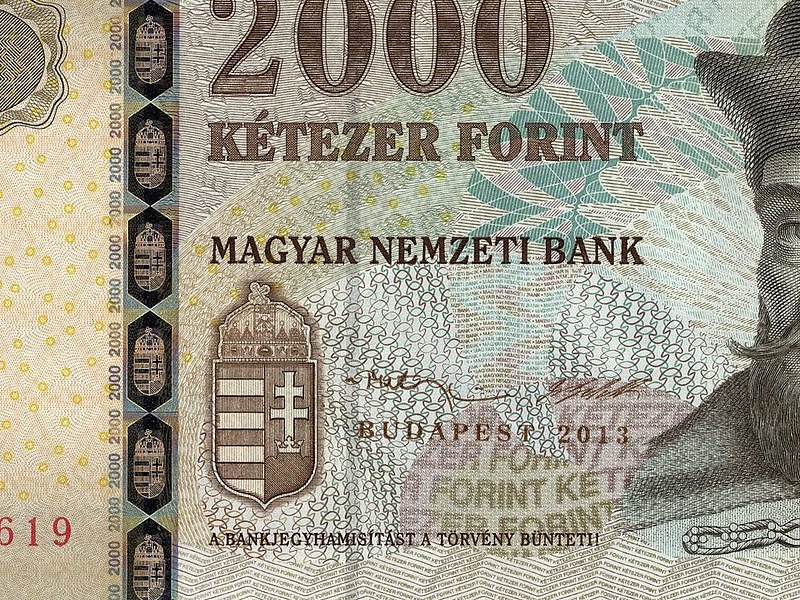Zuhan a forint, 312 felett az euró (frissített)