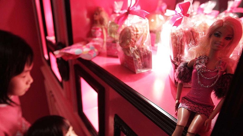 Csúnya vége lehet a Barbie babáknak?
