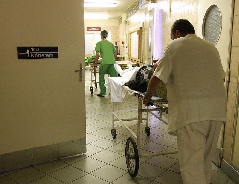 Elképesztő állapotok a kórházakban - a takarításra sem futja