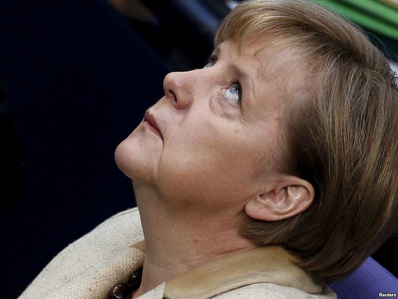 A sajátjai fenyegették meg Angela Merkelt