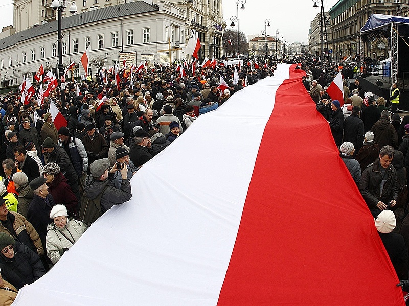 A politikai színtér alapos átrendeződését feltételezik a lengyel kommentátorok