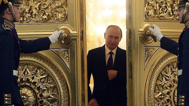 Putyin új törvénnyel betonozta be sérthetetlenségét