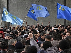 Összecsapás a krími parlament előtt