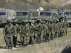 Katonai konvoj érkezett a krími fővárosba - Hodorkovszkij Ukrajnában van