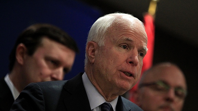 Agresszív agydaganata van John McCainnek