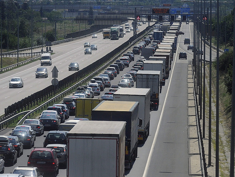 Vége a válságnak, egyre többet autózik a magyar