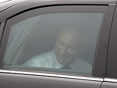 Putyin látogatására még a csatornafedeleket is lezárják