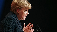 Megint Merkel áll nyerésre