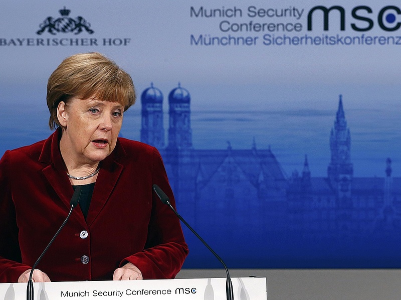 Merkel továbbra sem adna fegyvereket Ukrajnának