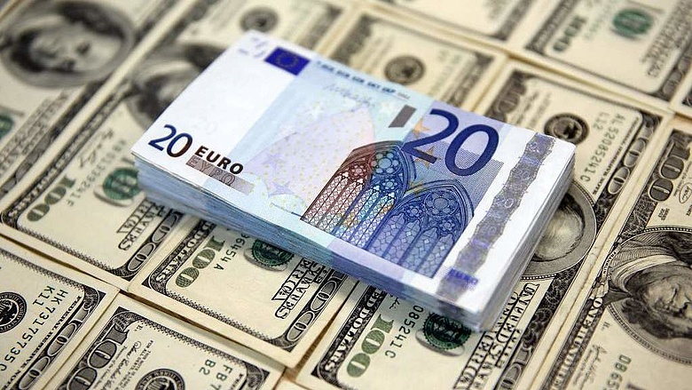 a kereskedés jelzi az euró dollárt