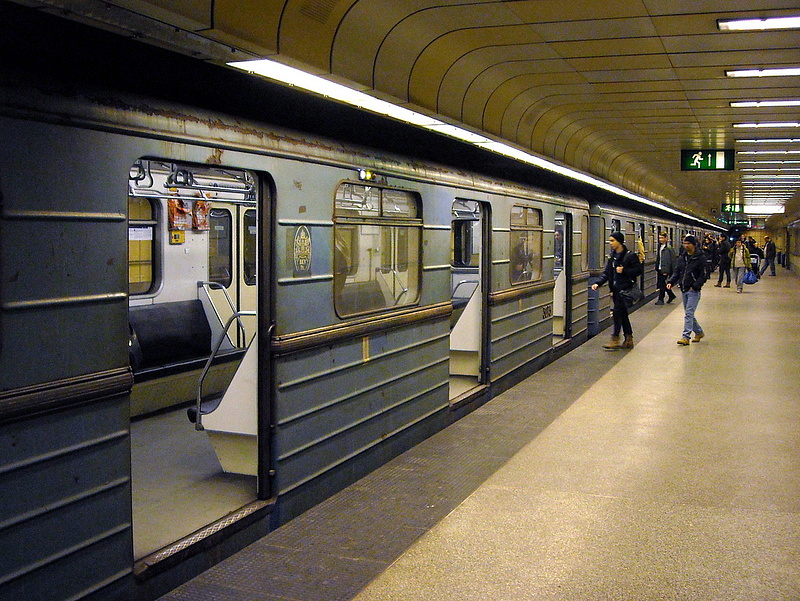 Már viszik a hármas metró vagonjait Oroszországba