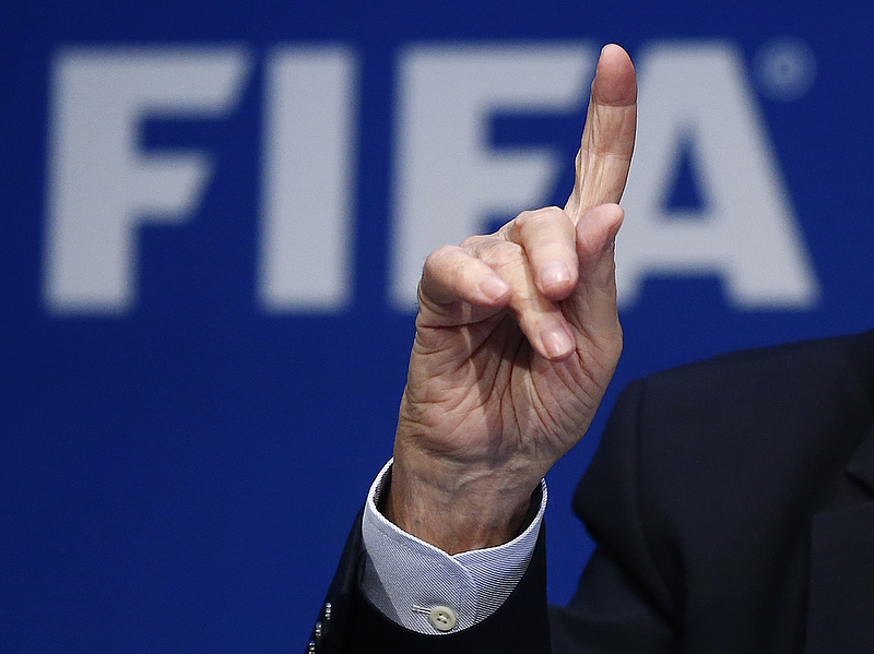 Blattert mielőbb meneszetné az Európai Parlament