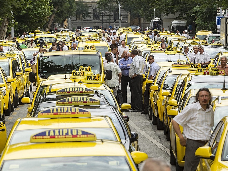 Új taxirendeletet tett közzé a kormány
