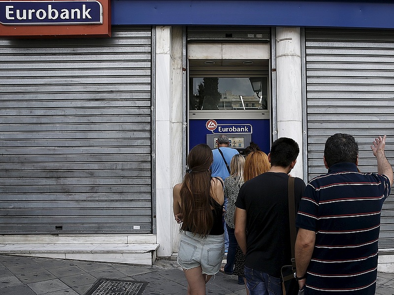 Görögök: Egy hétre biztosan bezárnak a bankok