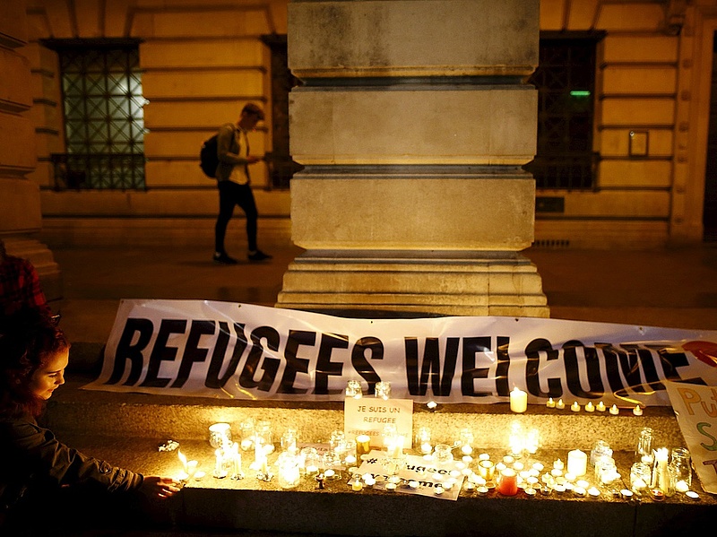 Francia bíróság: nem lehet büntetni, ha valaki segíti a menekülteket