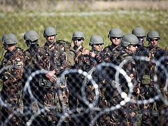Rendőri jogokat kapnak a határra vezényelt katonák