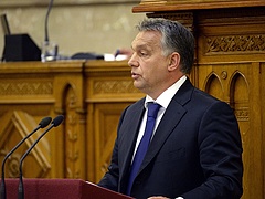 Orbán: a bevándorlók lerohannak bennünket