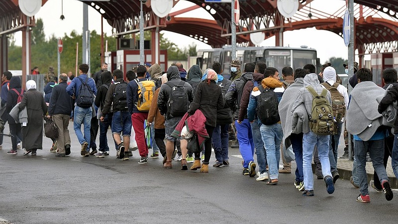 Mégis kellenek a bevándorlók - tízezreket hívnának Magyarországra