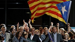 Felfüggesztik a katalán függetlenségi nyilatkozatot