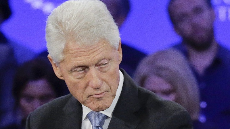 Clinton kiakadt és cáfol