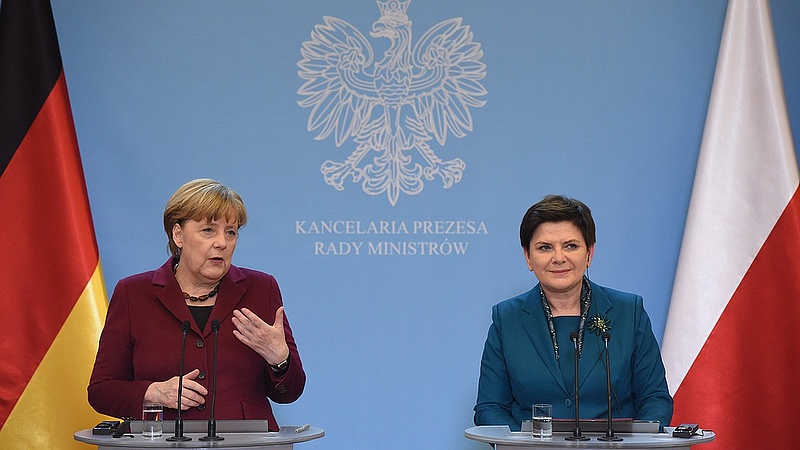 Nagy egyetértés Merkel és Szydlo között - fenn kell tartani a Moszkvával szembeni szankciókat