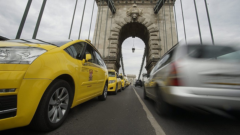 Kemény lépésre készül Budapest - kiszórnak szinte minden taxit (frissítve)